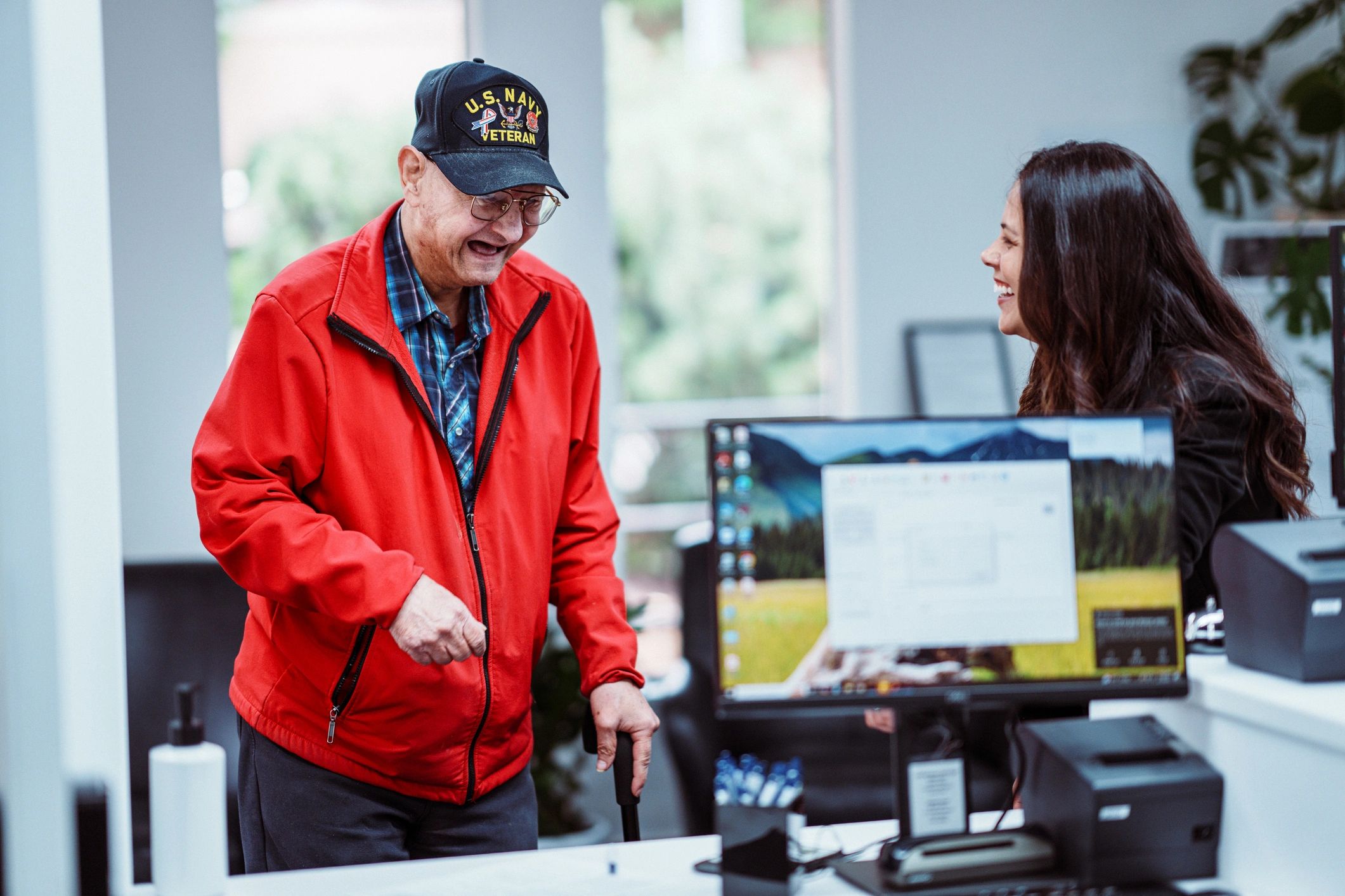Veteran receiving help with a computer